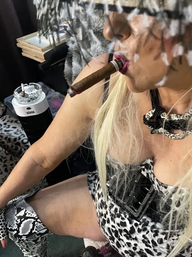 SLUT 594