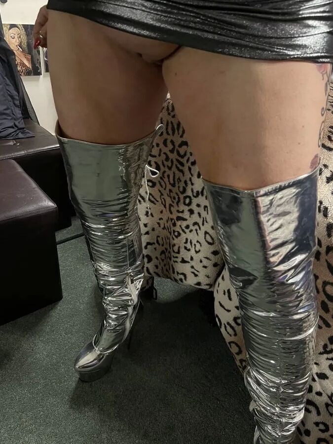 SLUT 588