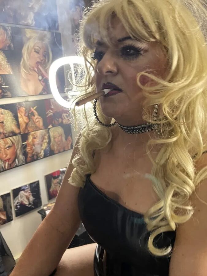 SLUT 587