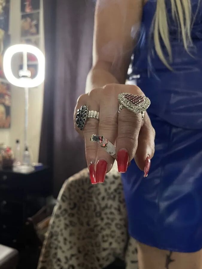 SLUT 586