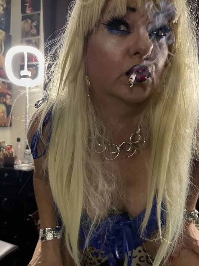 SLUT 586