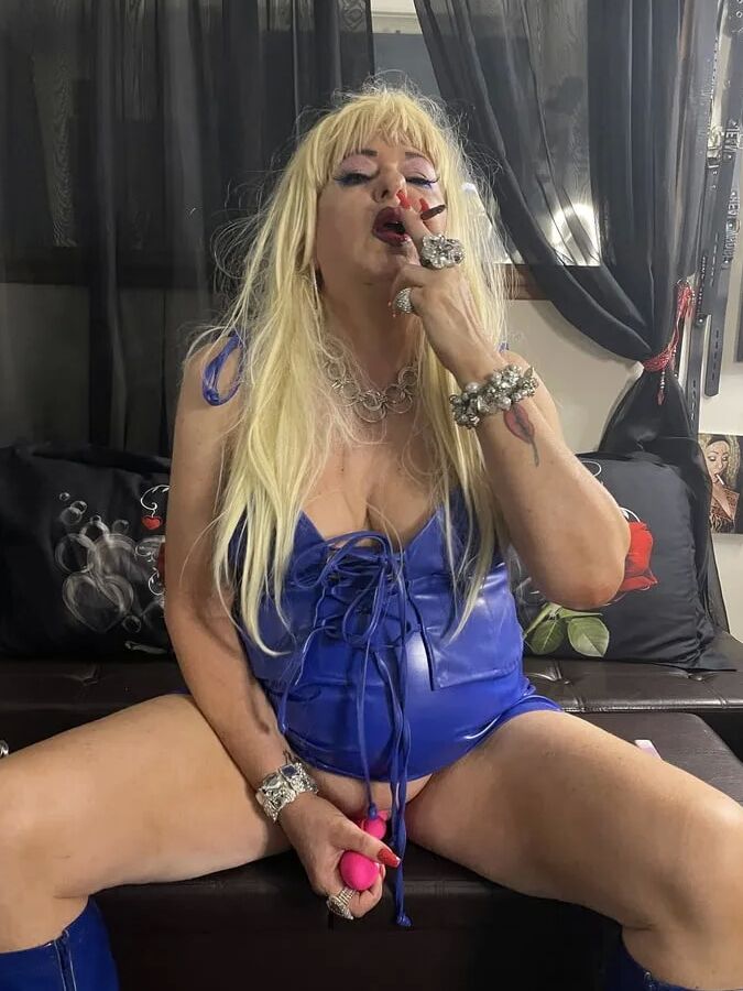SLUT 586