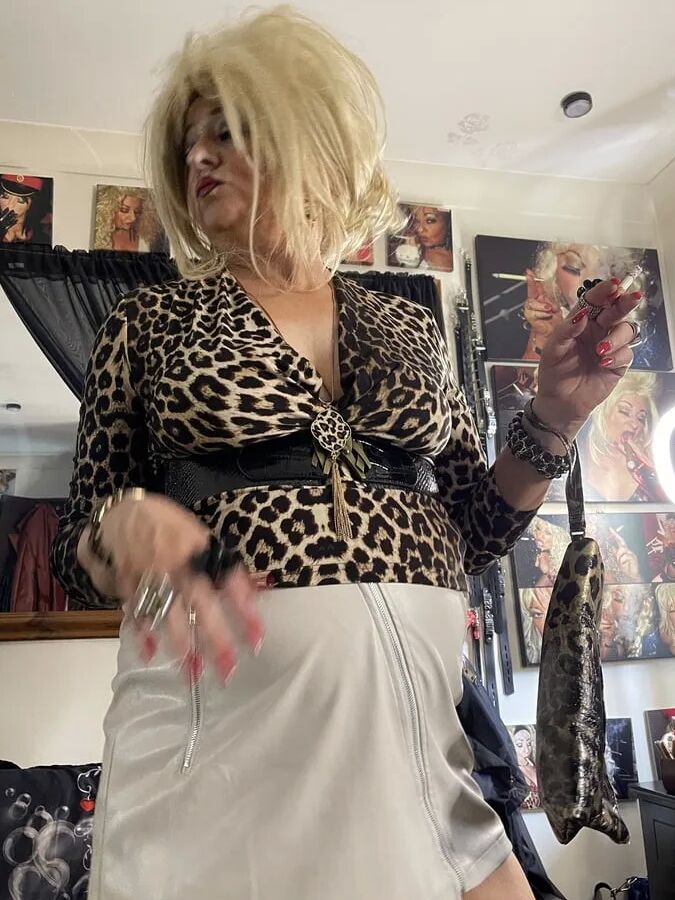 SLUT 579