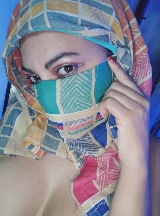 Real Horny Arab Wife In Hijab Nudes, pussy, naked selfies