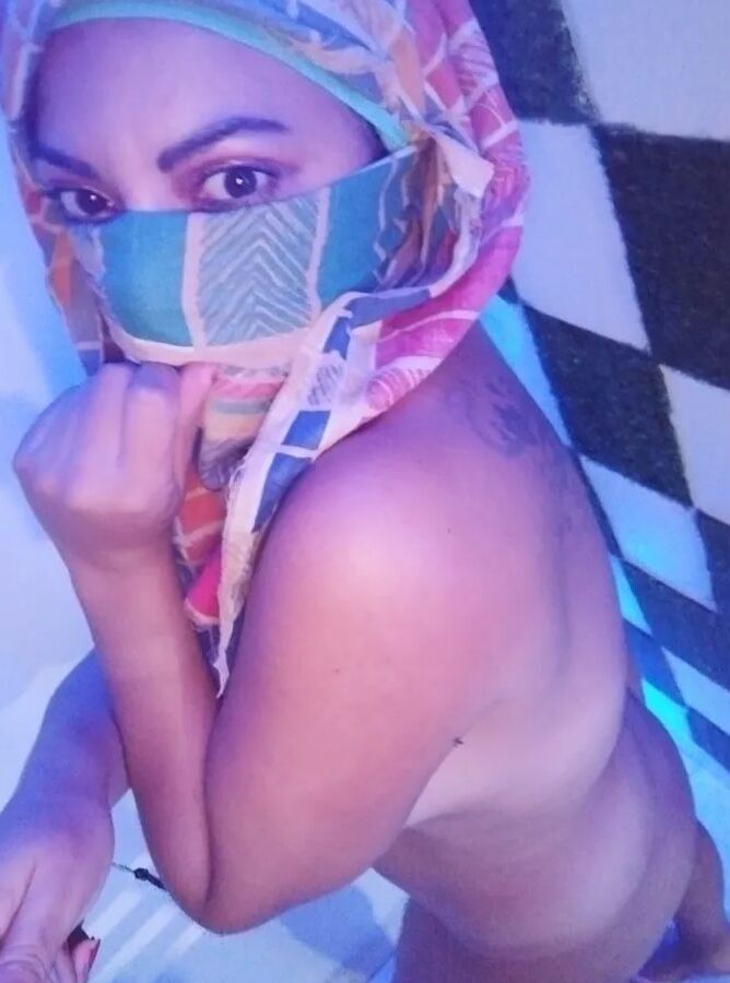 Real Horny Arab Wife In Hijab Nudes, pussy, naked selfies
