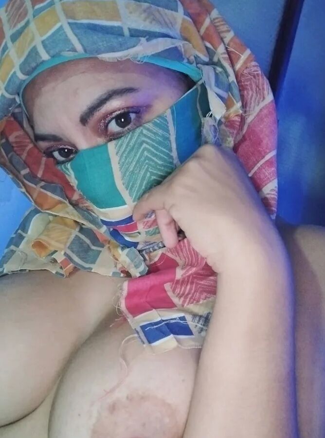 Real Horny Arab Wife In Hijab Nudes, pussy, naked selfies