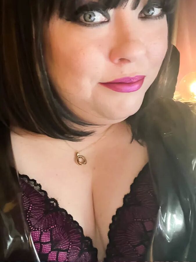 Tina Snua Selfies #3