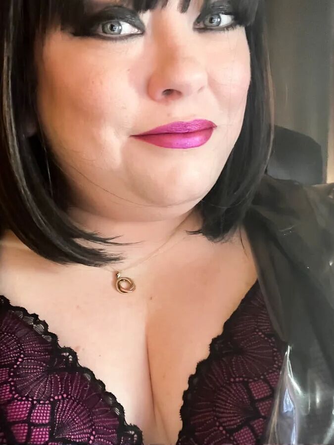 Tina Snua Selfies #3