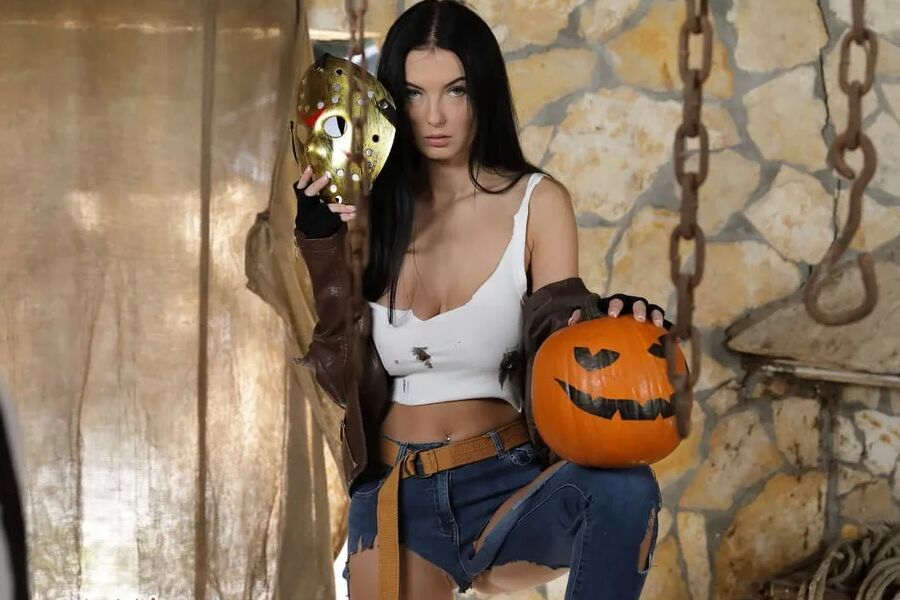 Halloween SALE on VirtualTaboo with posh busty Simon Kitty