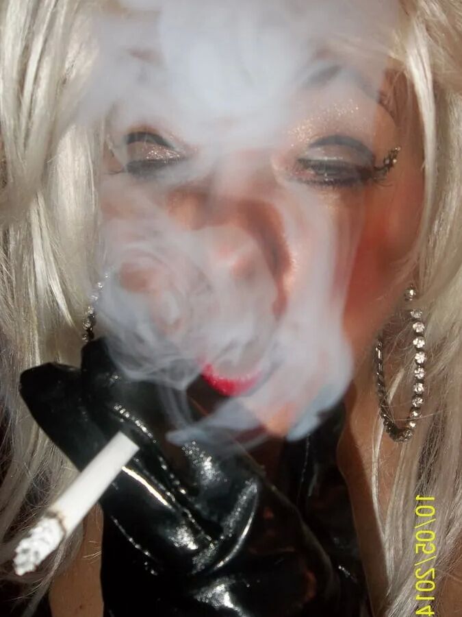 SMOKING SLUT MORITZ