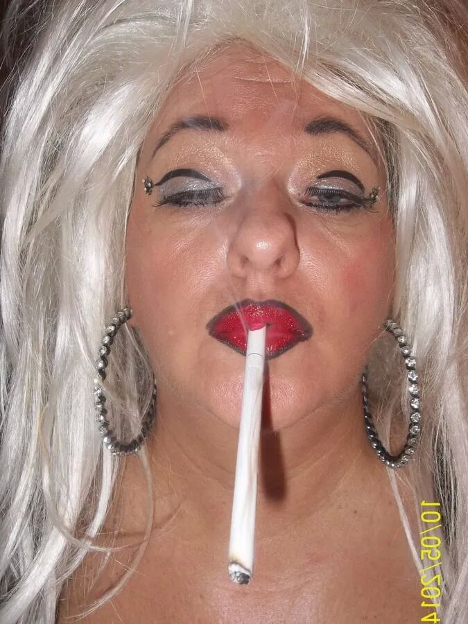 SMOKING SLUT MORITZ