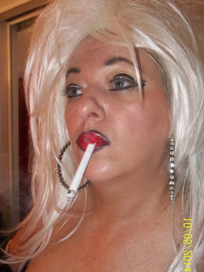 SMOKING SLUT MORITZ