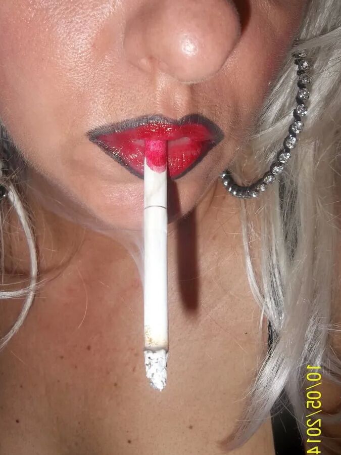 SMOKING SLUT MORITZ
