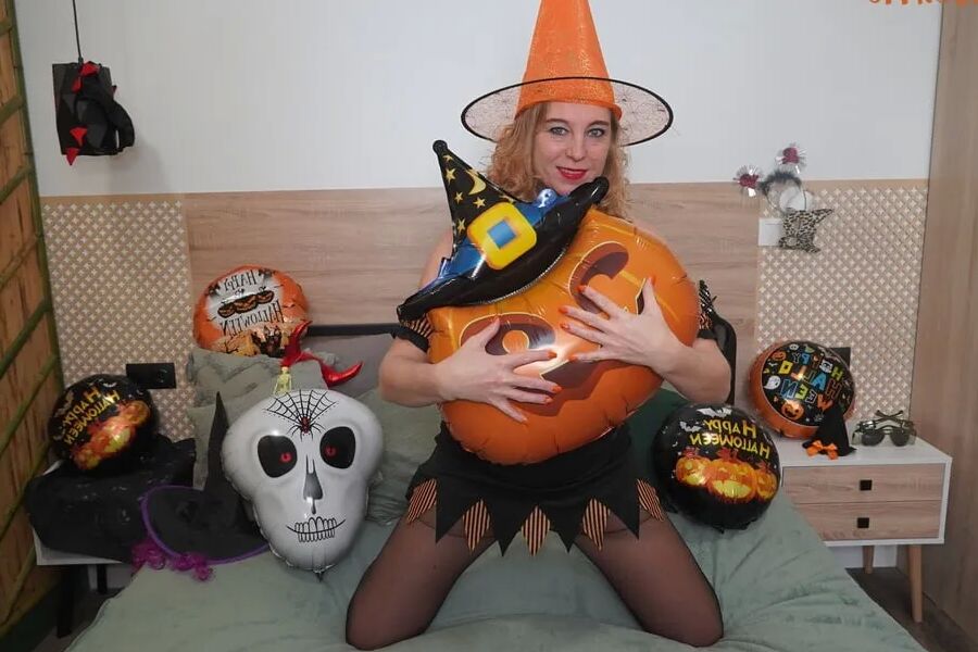 Marta Is A Horny Witch For Halloween