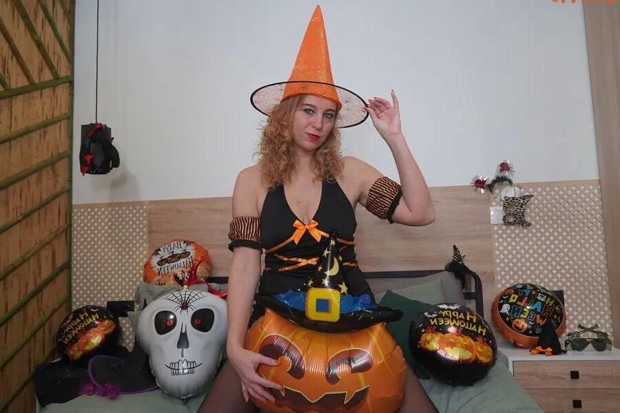 Marta Is A Horny Witch For Halloween