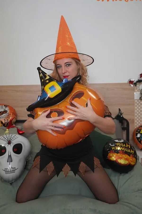 Marta Is A Horny Witch For Halloween
