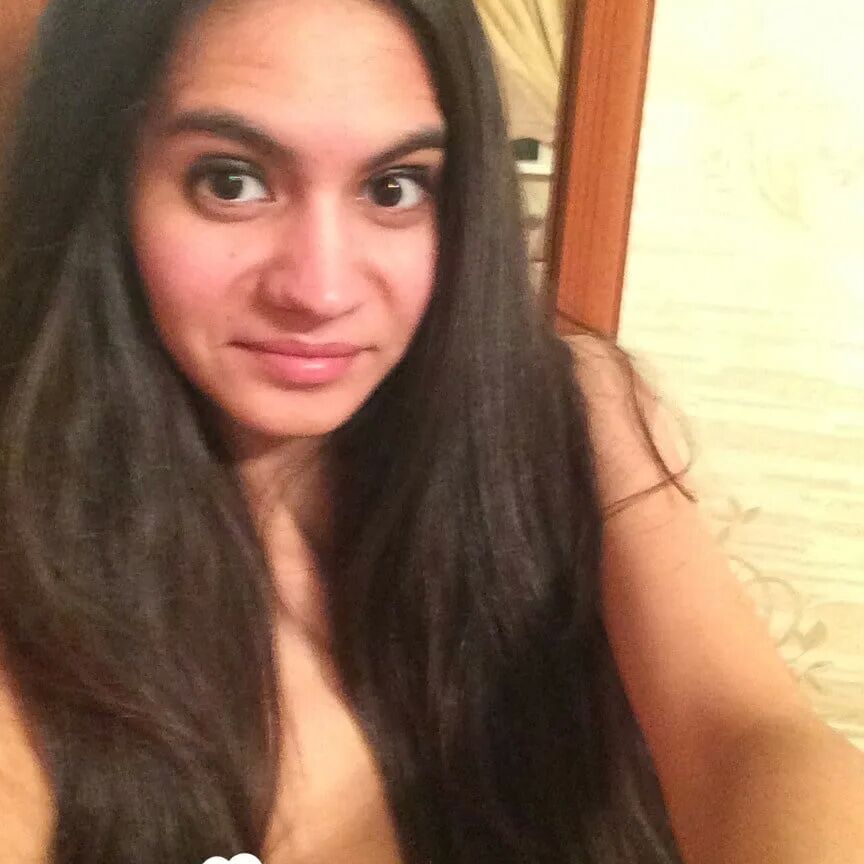 Serbian hottie shows a closeup of her cunt