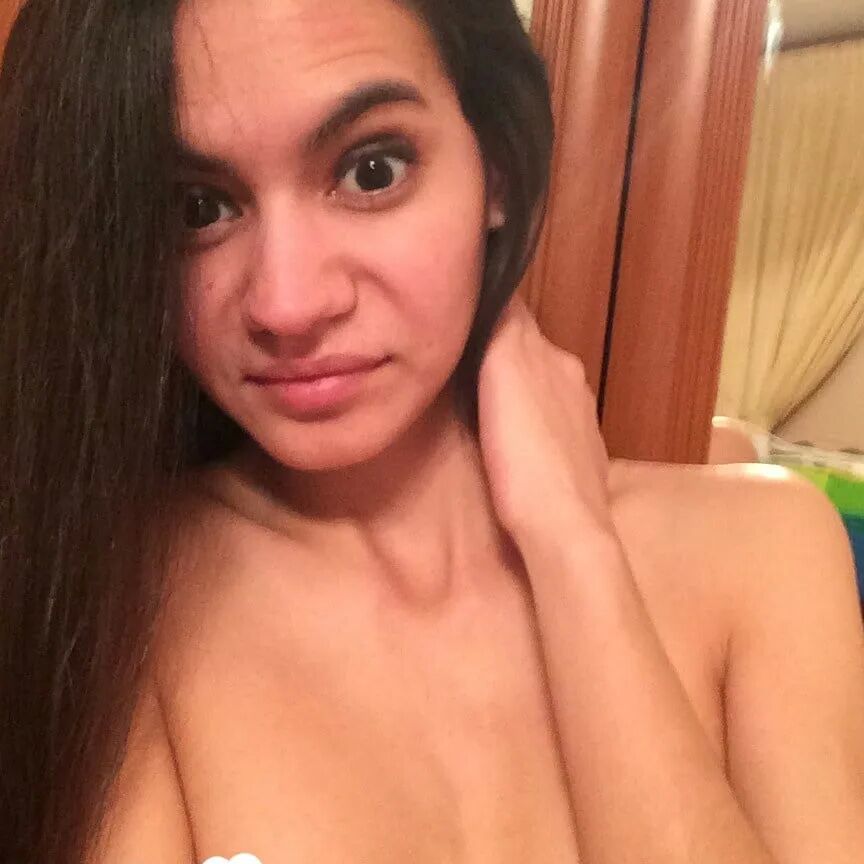 Serbian hottie shows a closeup of her cunt