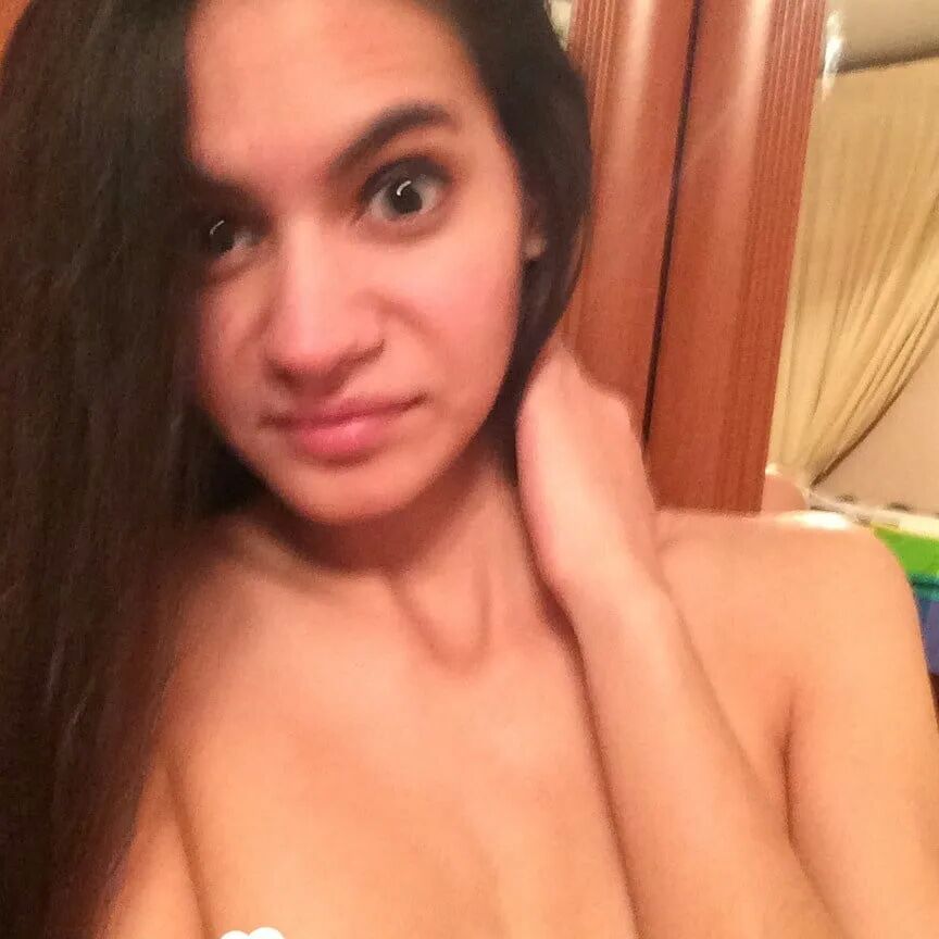 Serbian hottie shows a closeup of her cunt