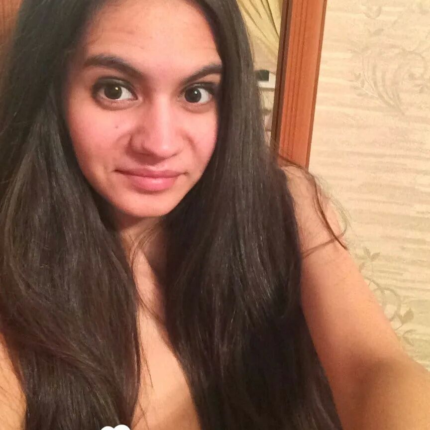 Serbian hottie shows a closeup of her cunt