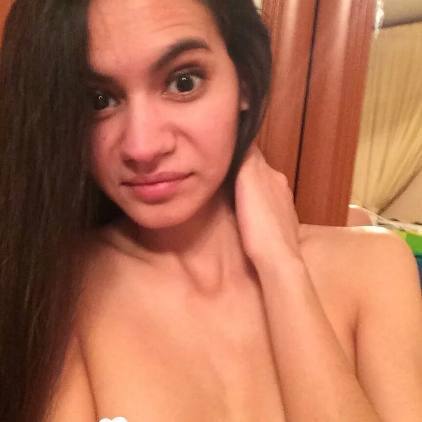 Serbian hottie shows a closeup of her cunt
