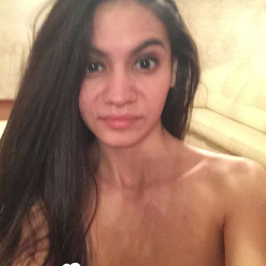 Serbian hottie shows a closeup of her cunt