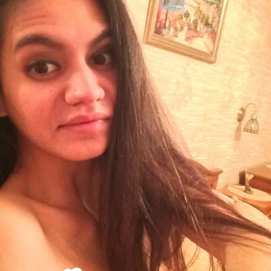 Serbian hottie shows a closeup of her cunt