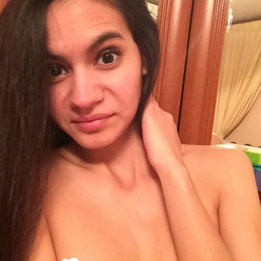 Serbian hottie shows a closeup of her cunt