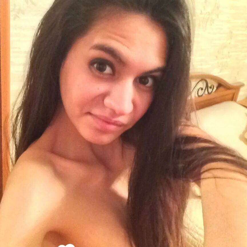 Serbian hottie shows a closeup of her cunt