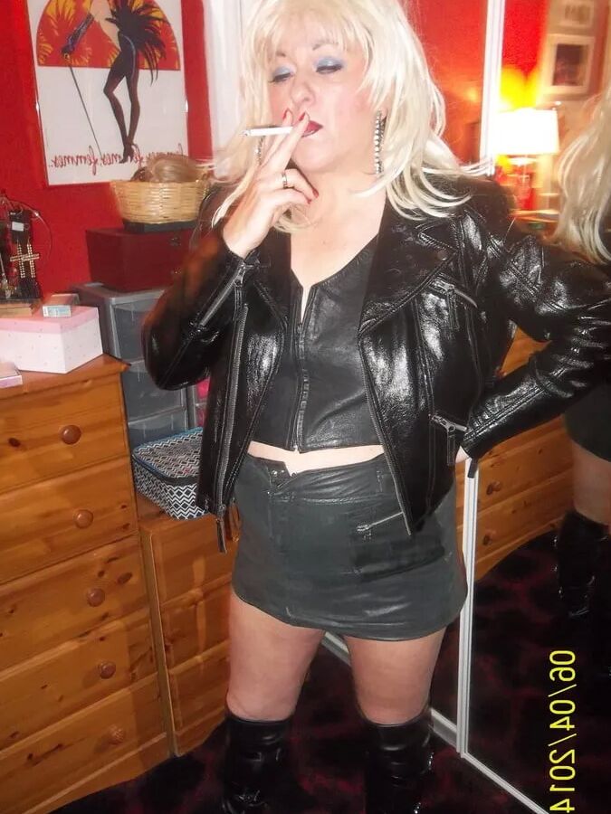 SUNDAY SMOKING WIFE