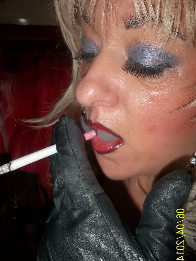 SUNDAY SMOKING WIFE