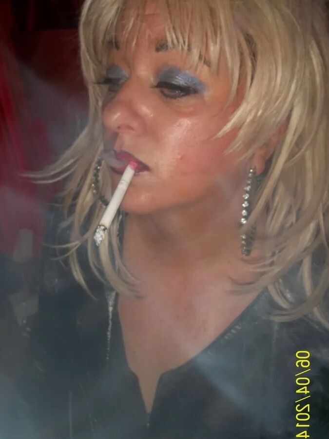 SUNDAY SMOKING WIFE
