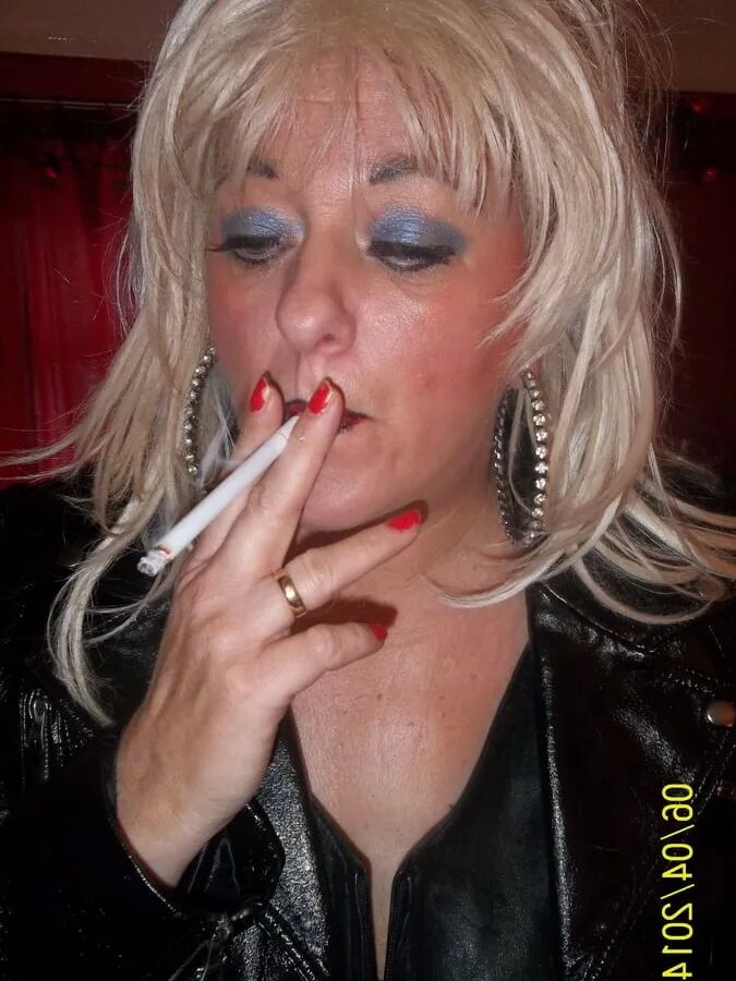 SUNDAY SMOKING WIFE