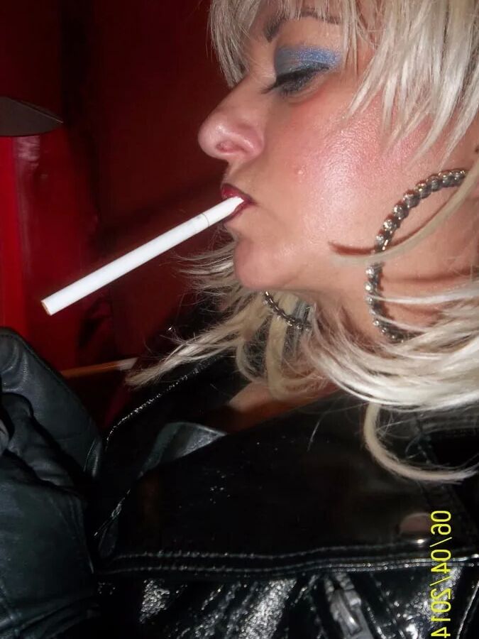 SUNDAY SMOKING WIFE