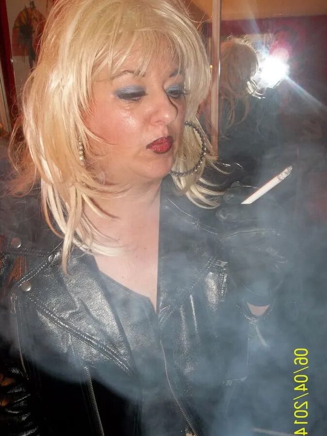 SUNDAY SMOKING WIFE