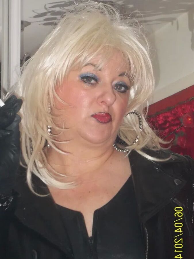 SUNDAY SMOKING WIFE
