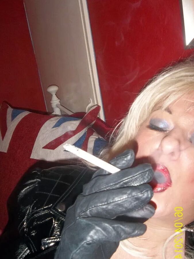SUNDAY SMOKING WIFE