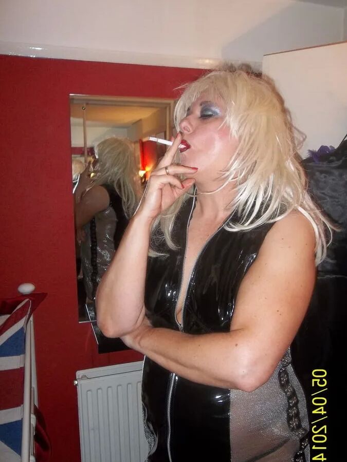 SMOKING WIFE