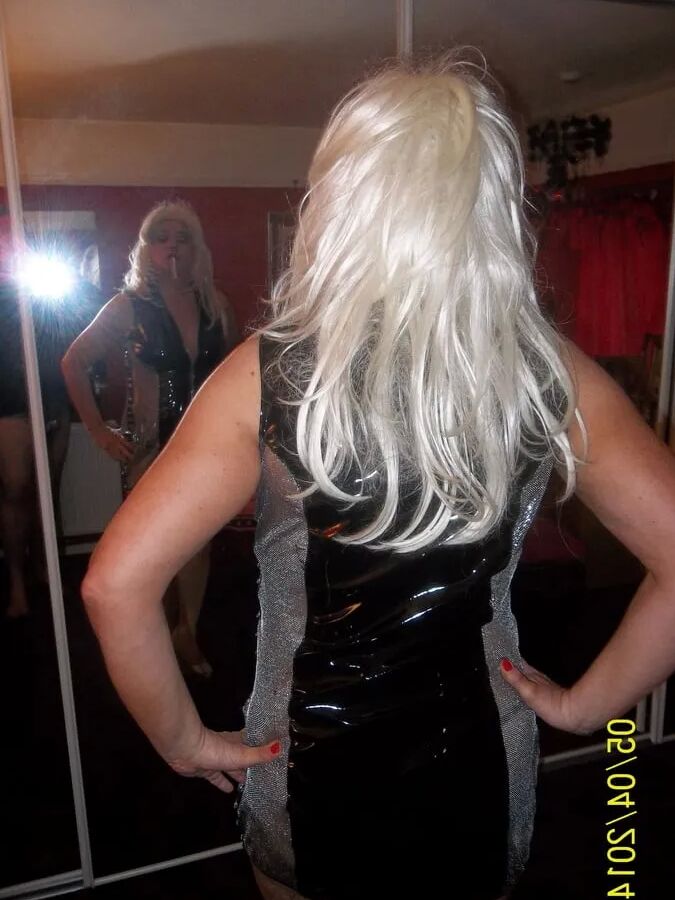 SMOKING WIFE