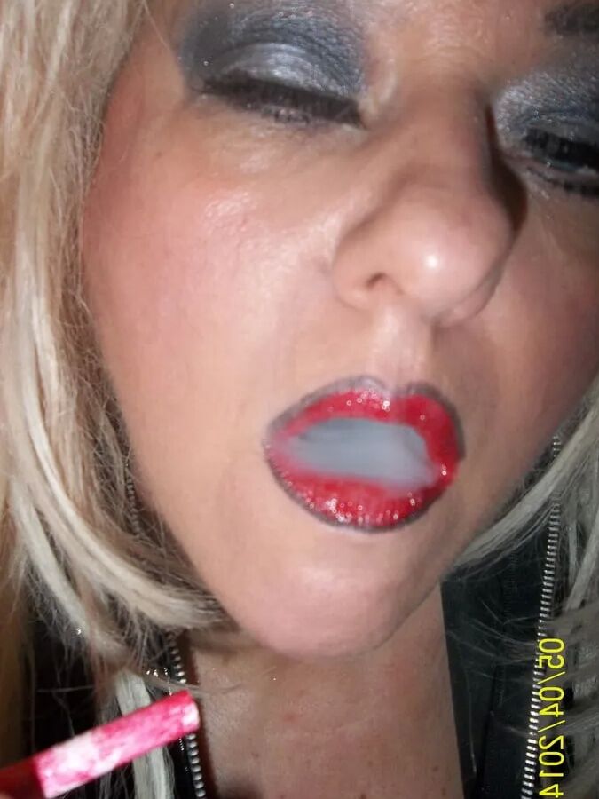 SMOKING WIFE