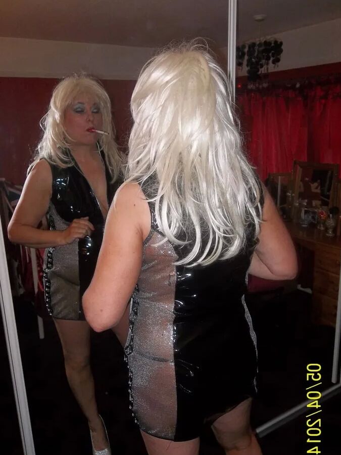 SMOKING WIFE