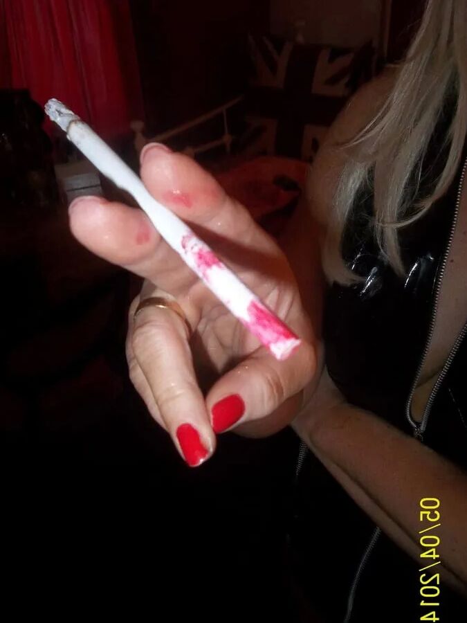 SMOKING WIFE
