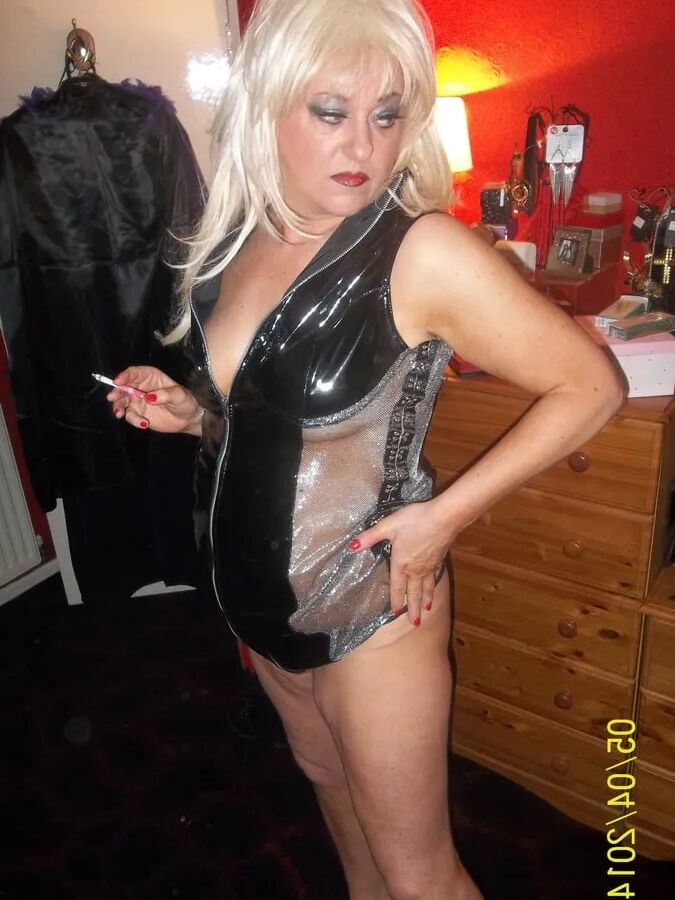 SMOKING WIFE
