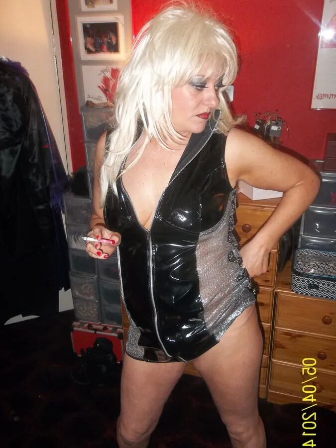 SMOKING WIFE