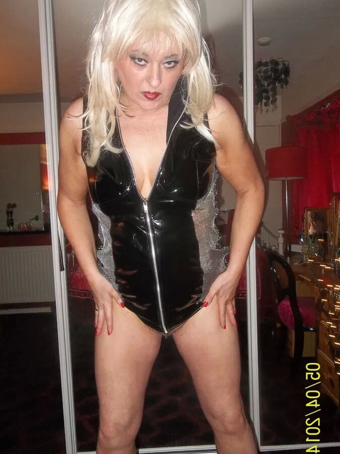 SMOKING WIFE