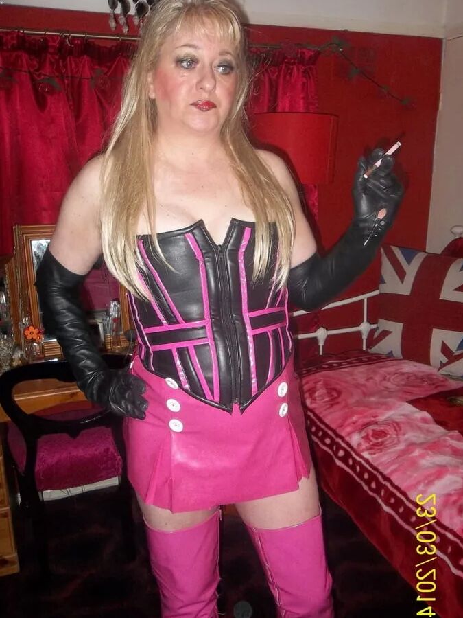 PRETTY PINK SUNDAY