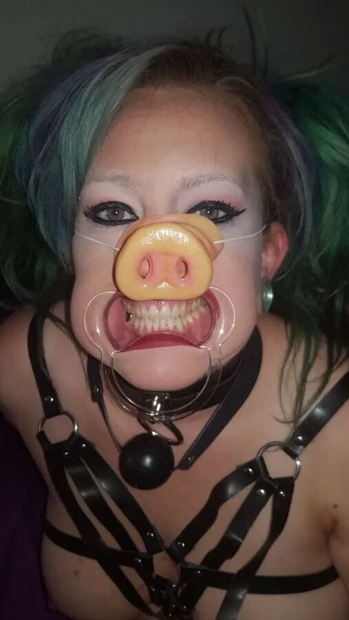 Pigslut MILF Amy Leaf