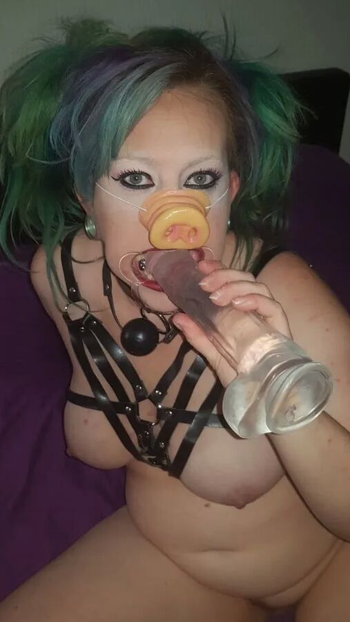 Pigslut MILF Amy Leaf