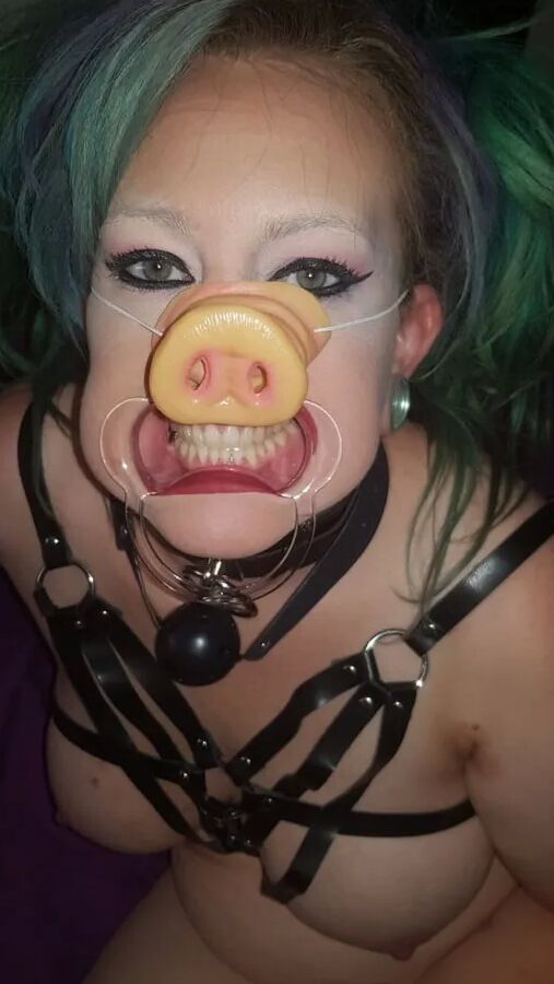 Pigslut MILF Amy Leaf
