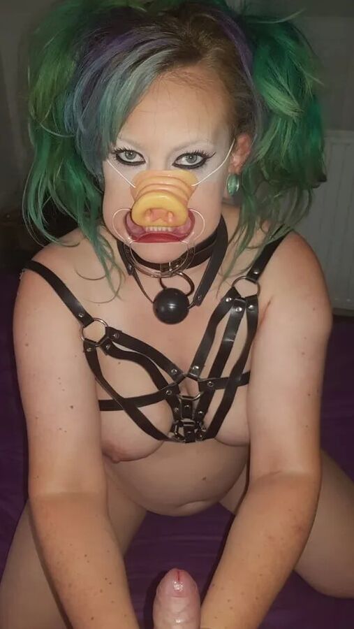Pigslut MILF Amy Leaf